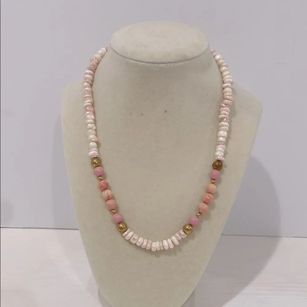 Vintage Conch Shell Round Bead Pink and White Beaded Necklace - Picture 4 of 11